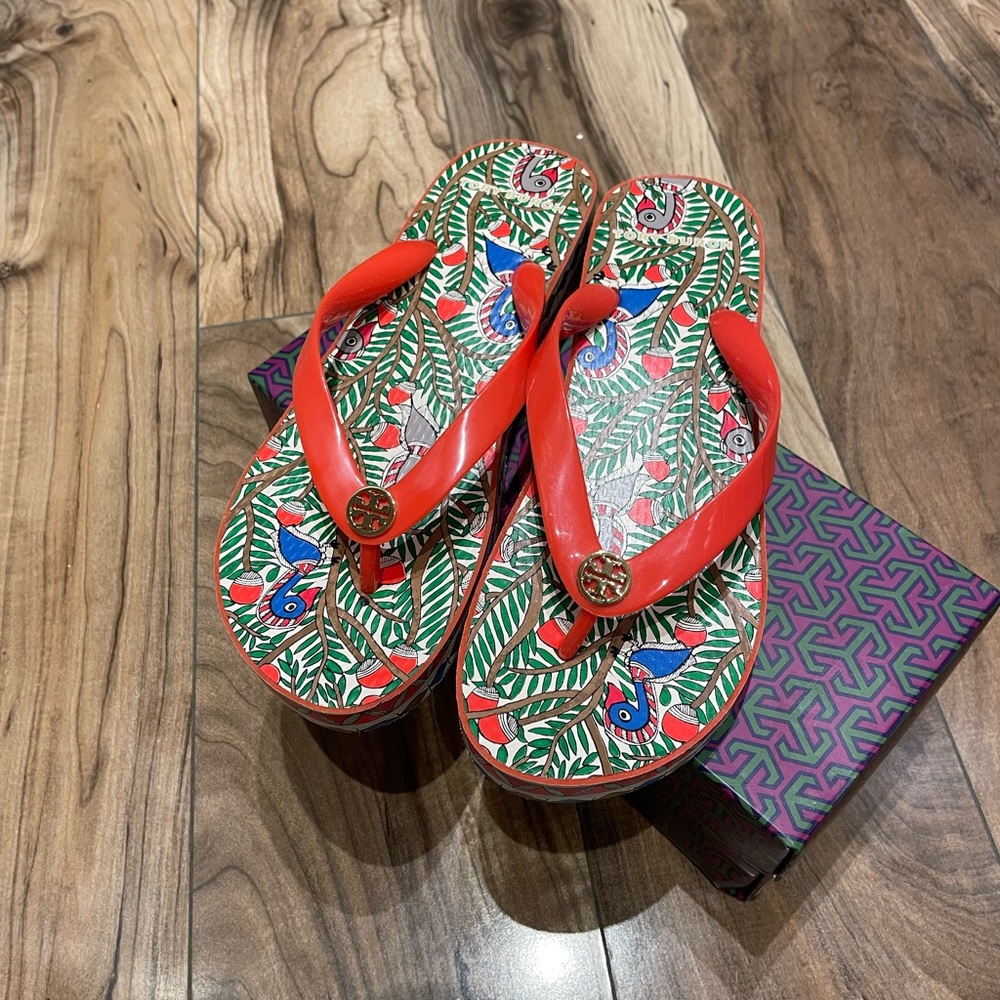 Tory Burch - rubber printed flip flop size 6.5